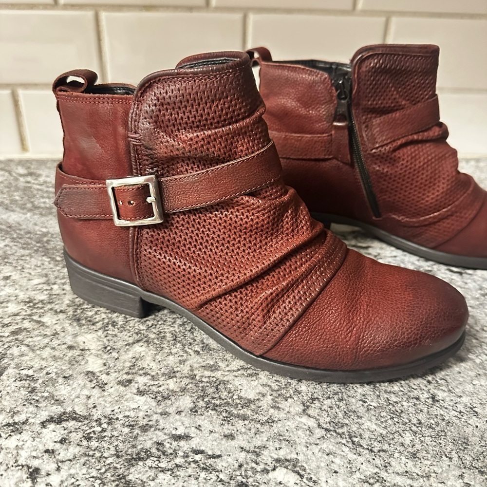 MIZ MOOZ Stacy Scrunch 39 red leather side zip woman ankle boot bohemian chic - Picture 2 of 11